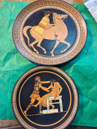 Coppia di piatti greci vintage