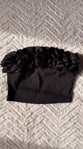Top de fiesta negro con volantes