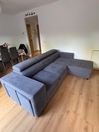 Sofá cama gris de tela