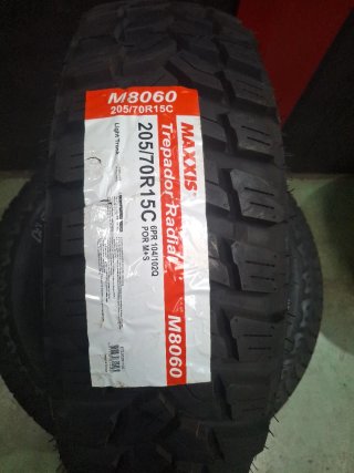 205/70 R15C 6PR 104/102Q POR M+S MAXXIS M8060