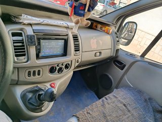 vendo furgoneta Renault trafic 9 plazas año 2009
