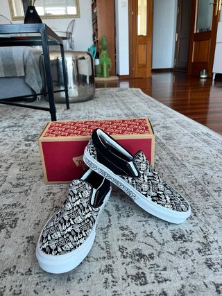Zapatillas Vans Slip-On Talla 42 nuevas sin uso