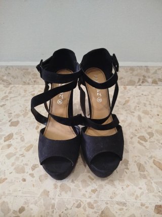 Sandalias de tacón negras Mari Paz