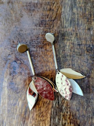 Pendientes Largos Dorados y Nacarados