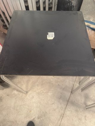 Mesa de terraza metálica negra