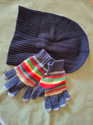 Conjunto gorro y guantes niño Benetton. NUEVO.