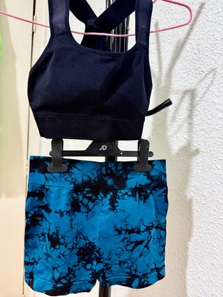 Conjunto deportivo top y shorts