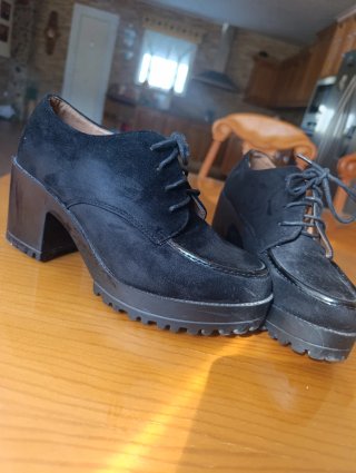 Botines Negros con Cordones y Plataforma