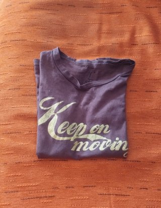 Camiseta Morada con Estampado Talla L