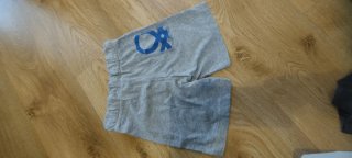Pantalón corto Benetton gris. Talla 3-4 años