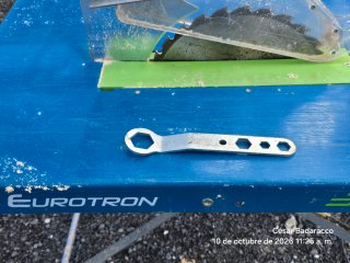 Llave de tuercas para ingletadora