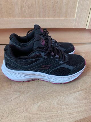 Deportivas Skechers Negras y Fucsia