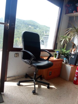 Silla de oficina negra