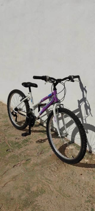 Bicicleta de Montaña Blanca y Morada