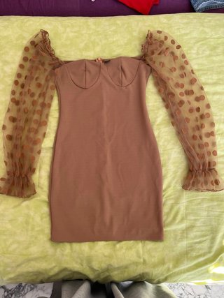 Vestido Marrón con Mangas Transparentes