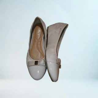 Manoletinas Beige con Cuña y Lazo Talla 40.5