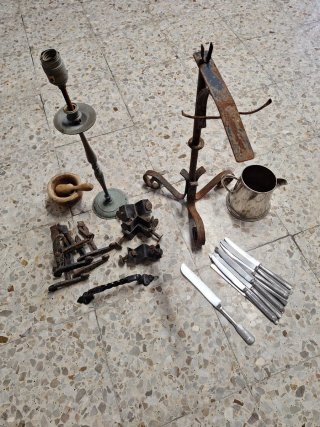 Lote de objetos antiguos de metal