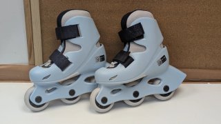 Patines infantiles ajustables azul claro
