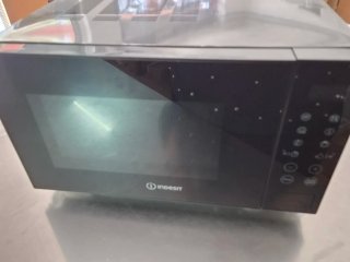 Microondas Indesit Negro