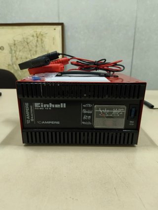 Cargador de baterías Einhell CC-BC 10 E