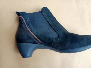 Botines Think! Marrones y dorados. Talla 43