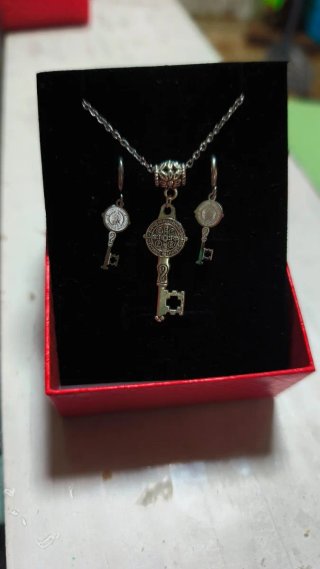 Conjunto Collar y Pendientes Llave San Benito
