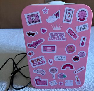 Nevera para cosméticos rosa