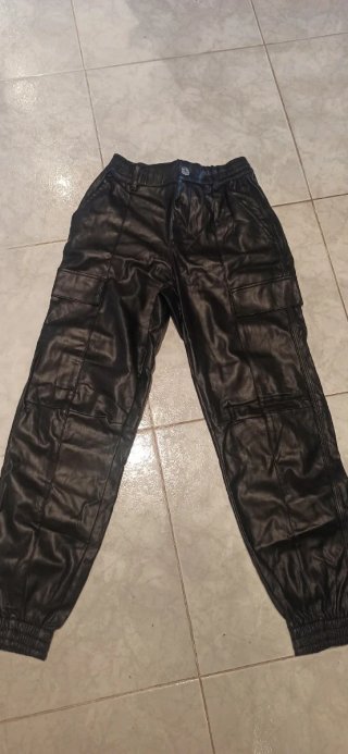 NUEVOS Pantalón PIEL Negro Talla S/M chica