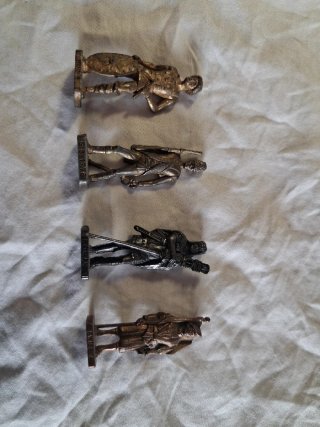 4 Figuras Soldados Metálicos Kinder Scame