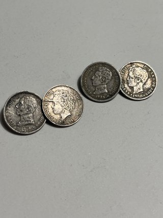 Gemelos con Monedas Antiguas