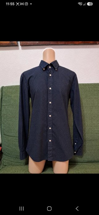 Camisa de hombre azul estampada