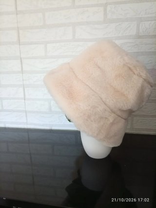 Gorro de Pelo Sintético Beige