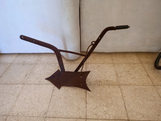Arado Antiguo de Hierro
