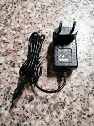Adaptador de Corriente 12V 1A