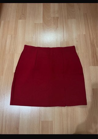 Falda Stradivarius Roja