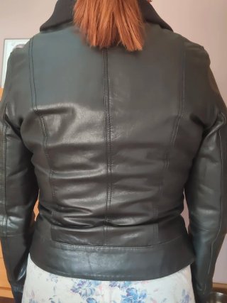 Cazadora de Piel Negra