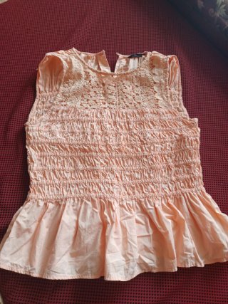 Blusa sin mangas con detalle de encaje
