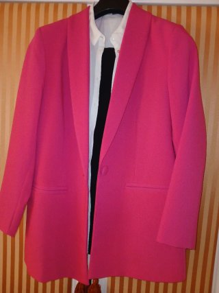 Conjunto Americana Fucsia y Camisa Blanca