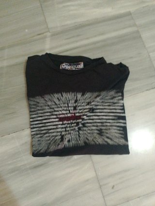 Camiseta Desigual Negra