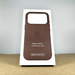 Funda iphone 18 pro trenzado tecnico marrón