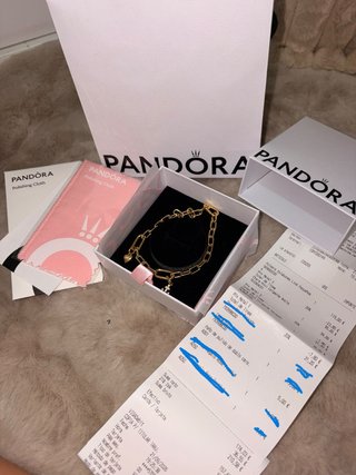 Pulsera Pandora Eslabones Dorada con 2 Charms Oro