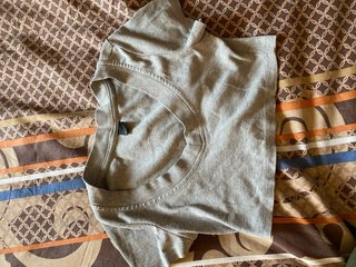 Top de manga corta gris