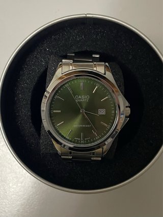 Reloj Casio MTP Plateado y Verde
