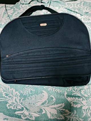 Bolso tipo maleta negro