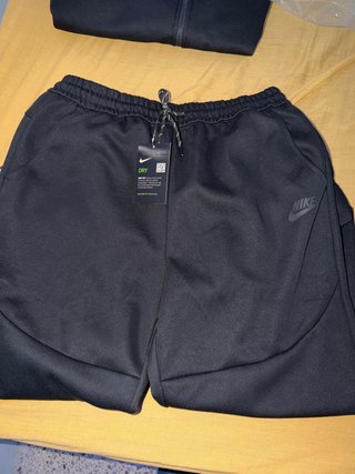 Chándal Nike Tech Negro Entero .