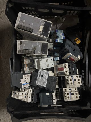Lote de material eléctrico industrial