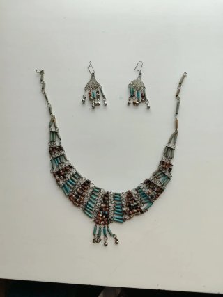 Conjunto de Collar y Pendientes