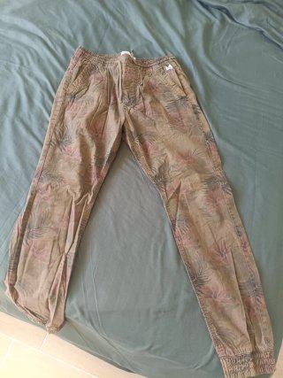 Pantalón Pull&Bear Estampado Talla M