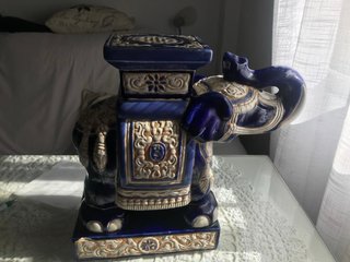 Elefante de cerámica decorativo