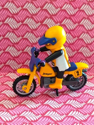 Moto de juguete Playmobil con figura